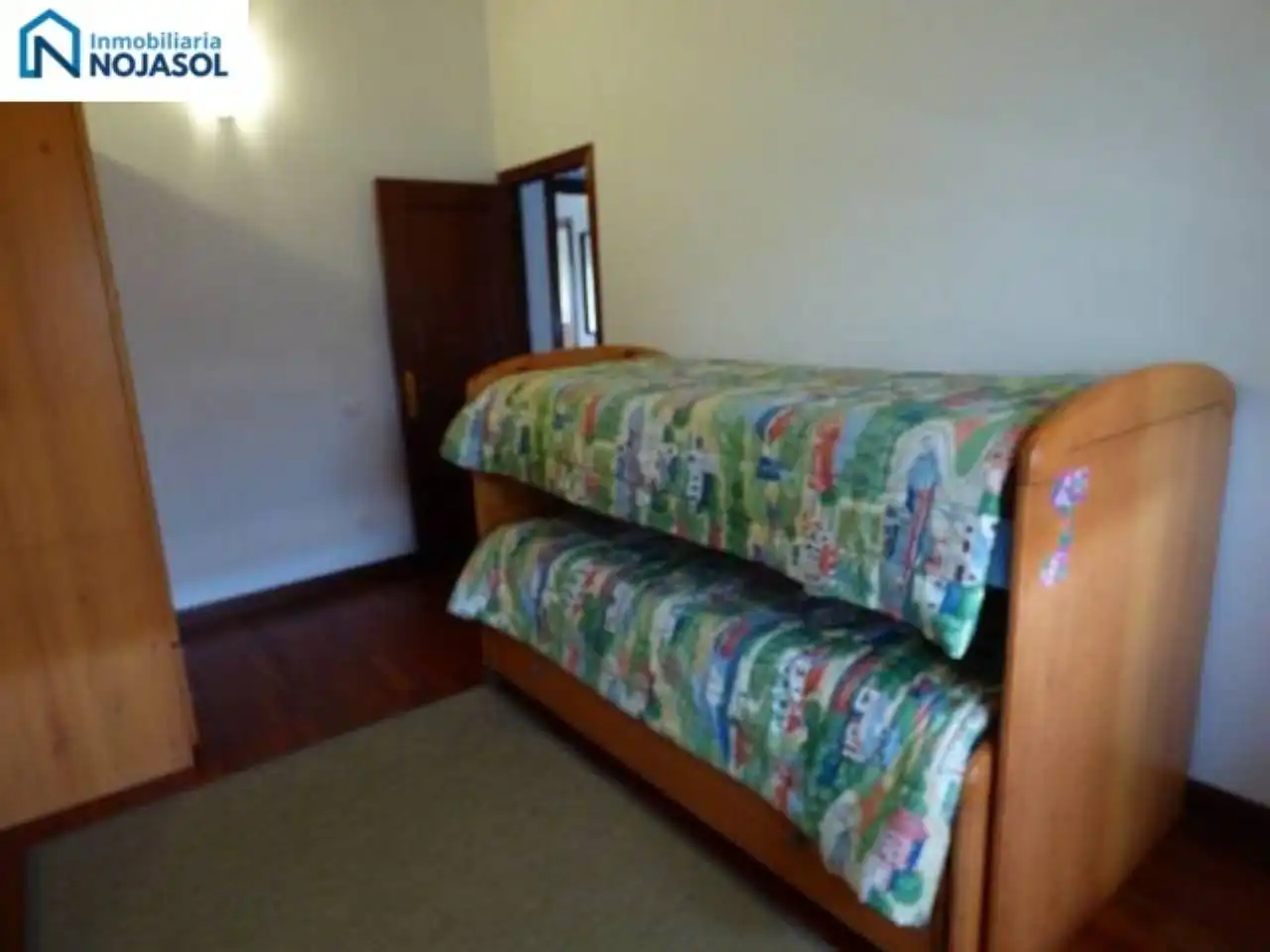 Schlafzimmer von Einfamilien-Reihenhaus zum Verkauf in Bareyo mit Heizung, Terrasse und Möbliert