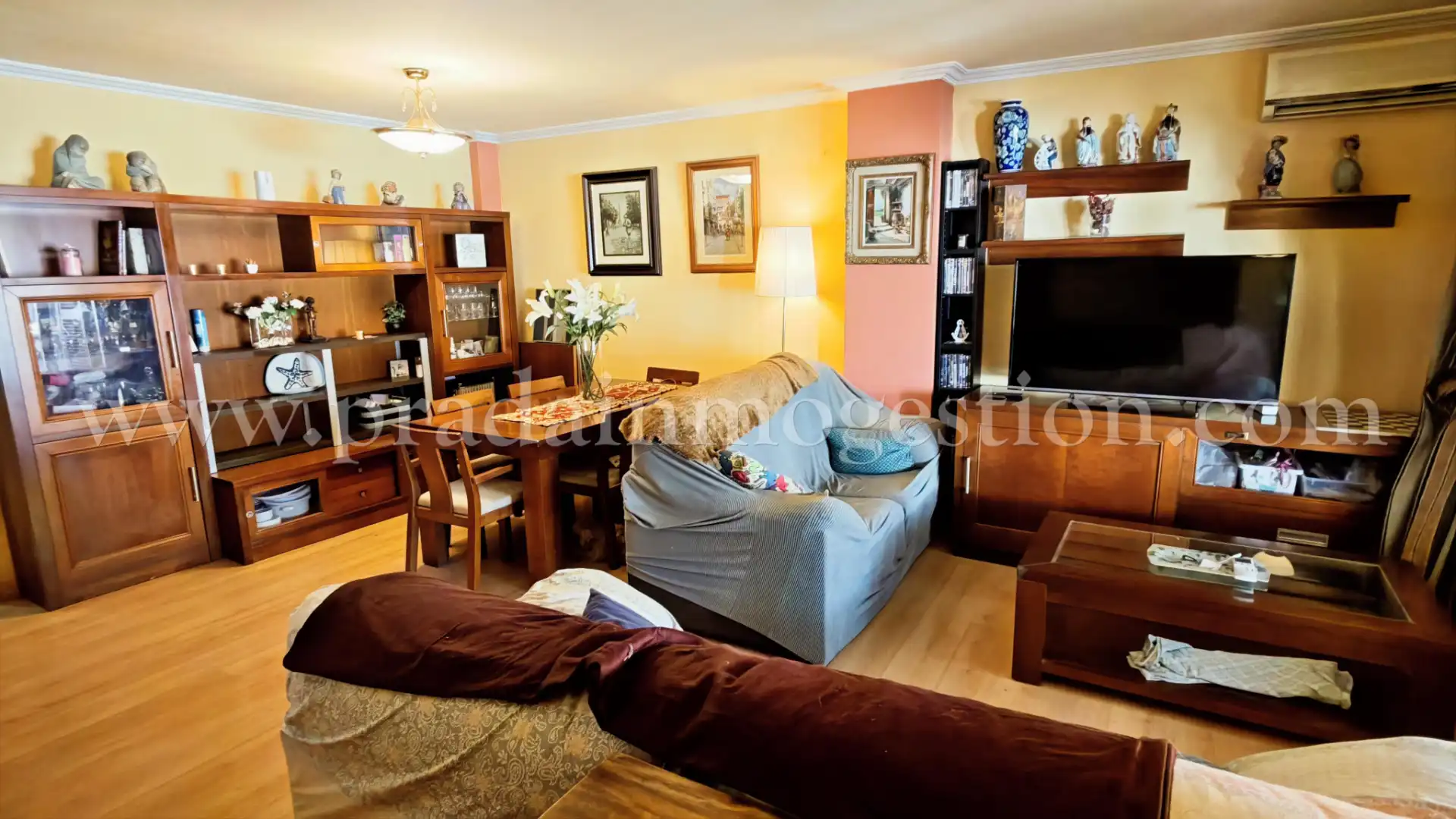 Sala d'estar de Casa adosada en venda en  Palma de Mallorca amb Aire condicionat, Calefacció i Jardí privat