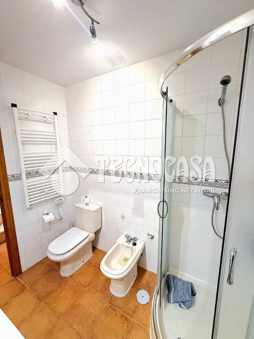 Baño de Finca rústica en venta en Huete con Calefacción, Jardín privado y Terraza