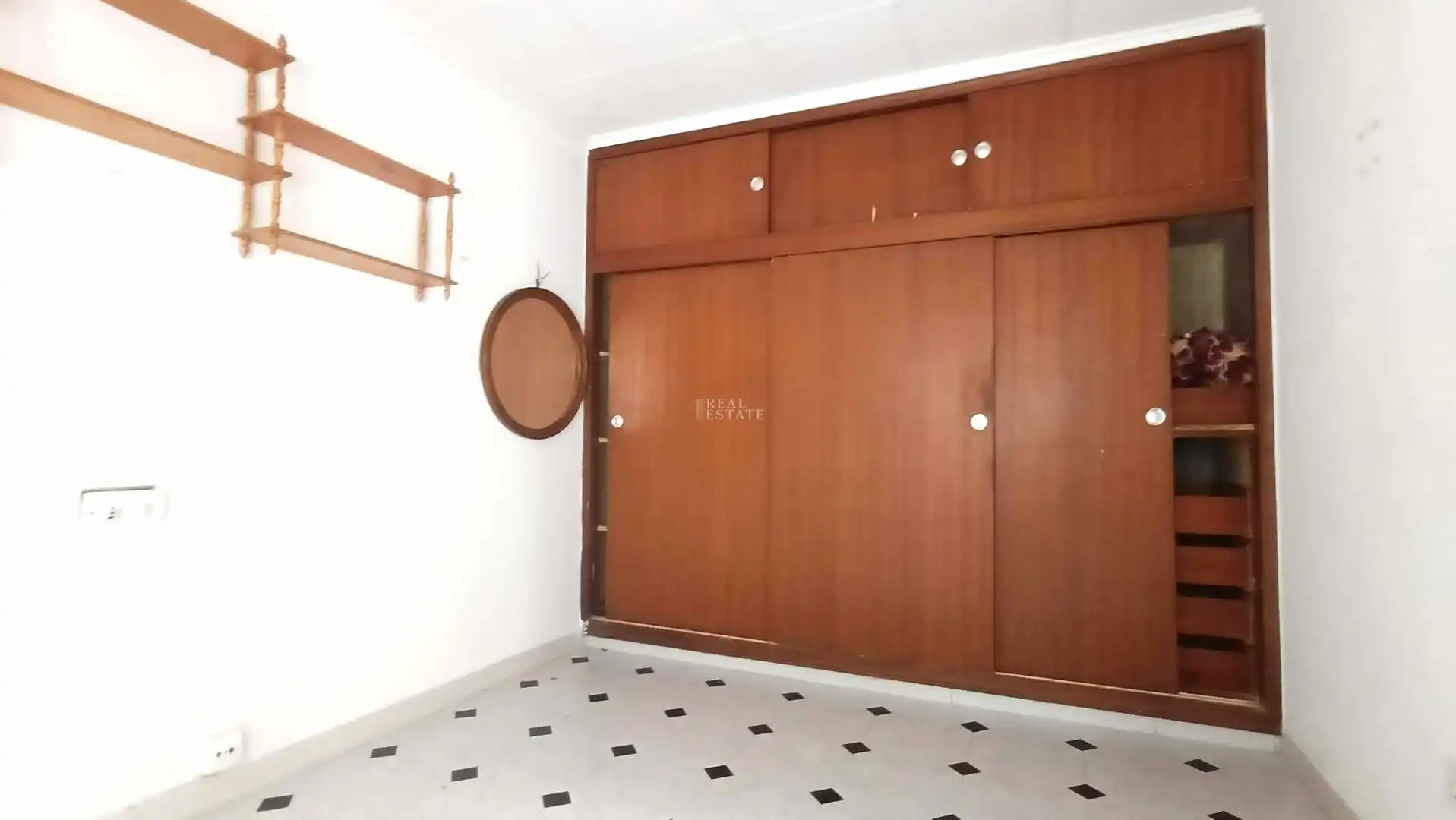 Habitación de Piso en venta en Santa Pola con Trastero y Balcón