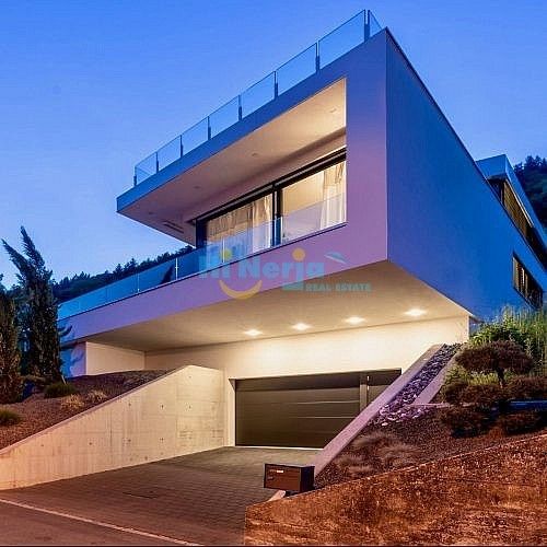 Exterior view of House or chalet for sale in Nerja