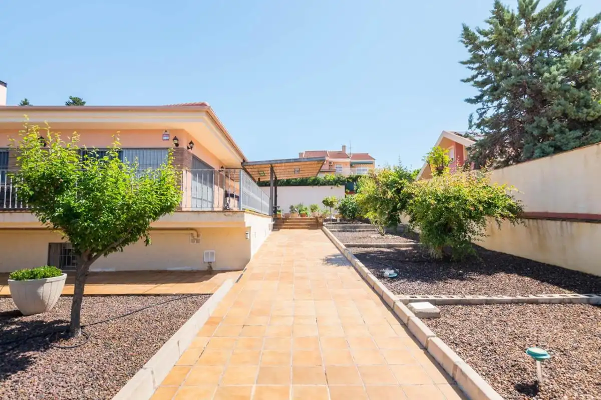 Vista exterior de Casa o xalet en venda en Murcia amb Aire condicionat, Calefacció i Jardí privat