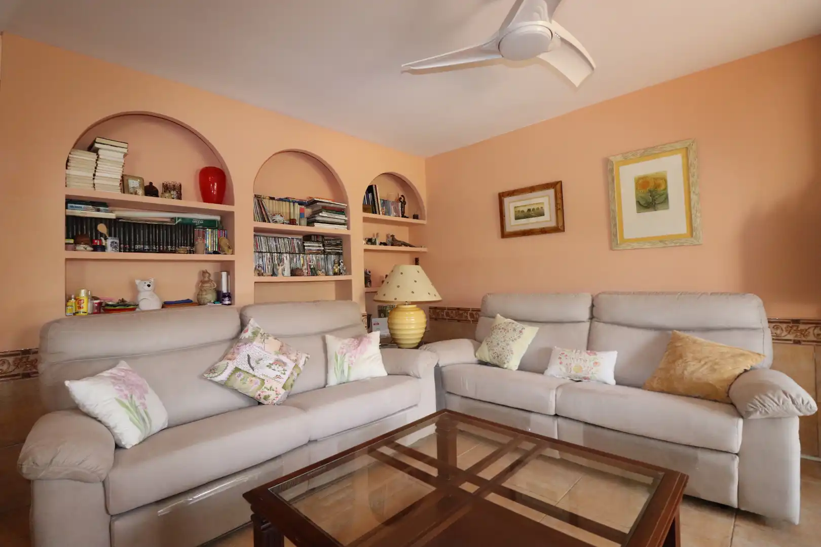 Sala de estar de Casa adosada en venta en Casares con Terraza, Amueblado y Alarma