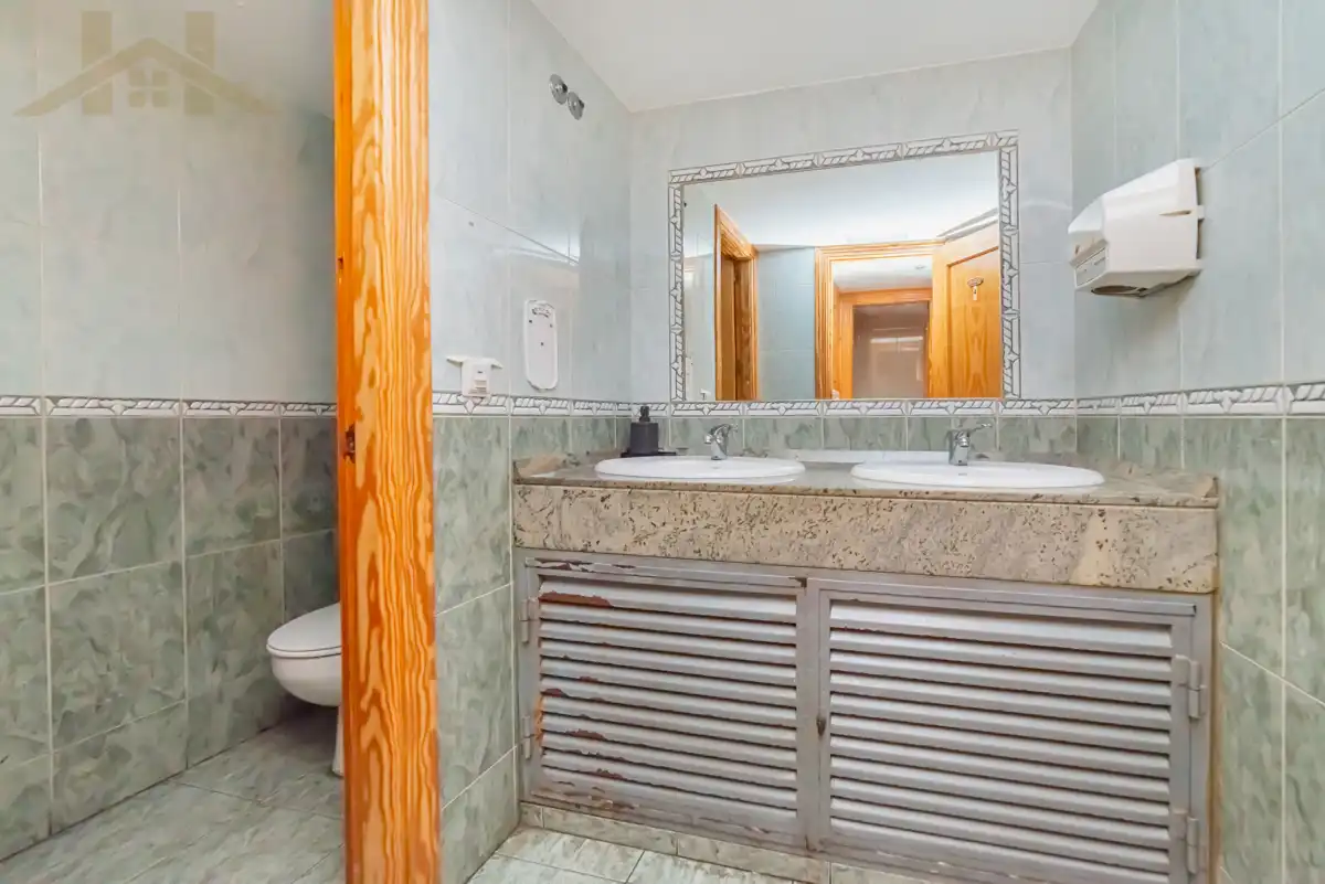 Badezimmer von Geschaftsraum zum Verkauf in Collado Villalba mit Klimaanlage