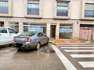 Locale commerciale in vendita a Calle Tercia