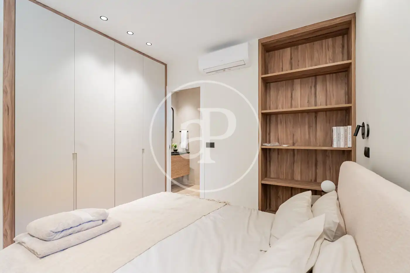 Bedroom of Flat for rent in Madrid  with Air Conditioner, Heating and Furnished