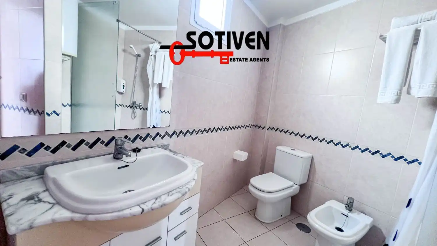 Badezimmer von Wohnungen zum Verkauf in Santiago del Teide mit Terrasse, Balkon und Gemeinschaftspool
