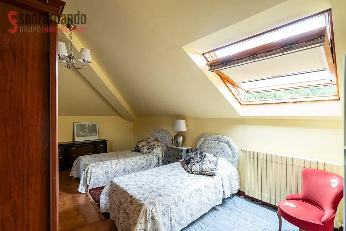 Habitación de Casa o chalet en venta en Torrelavega  con Calefacción, Jardín privado y Terraza