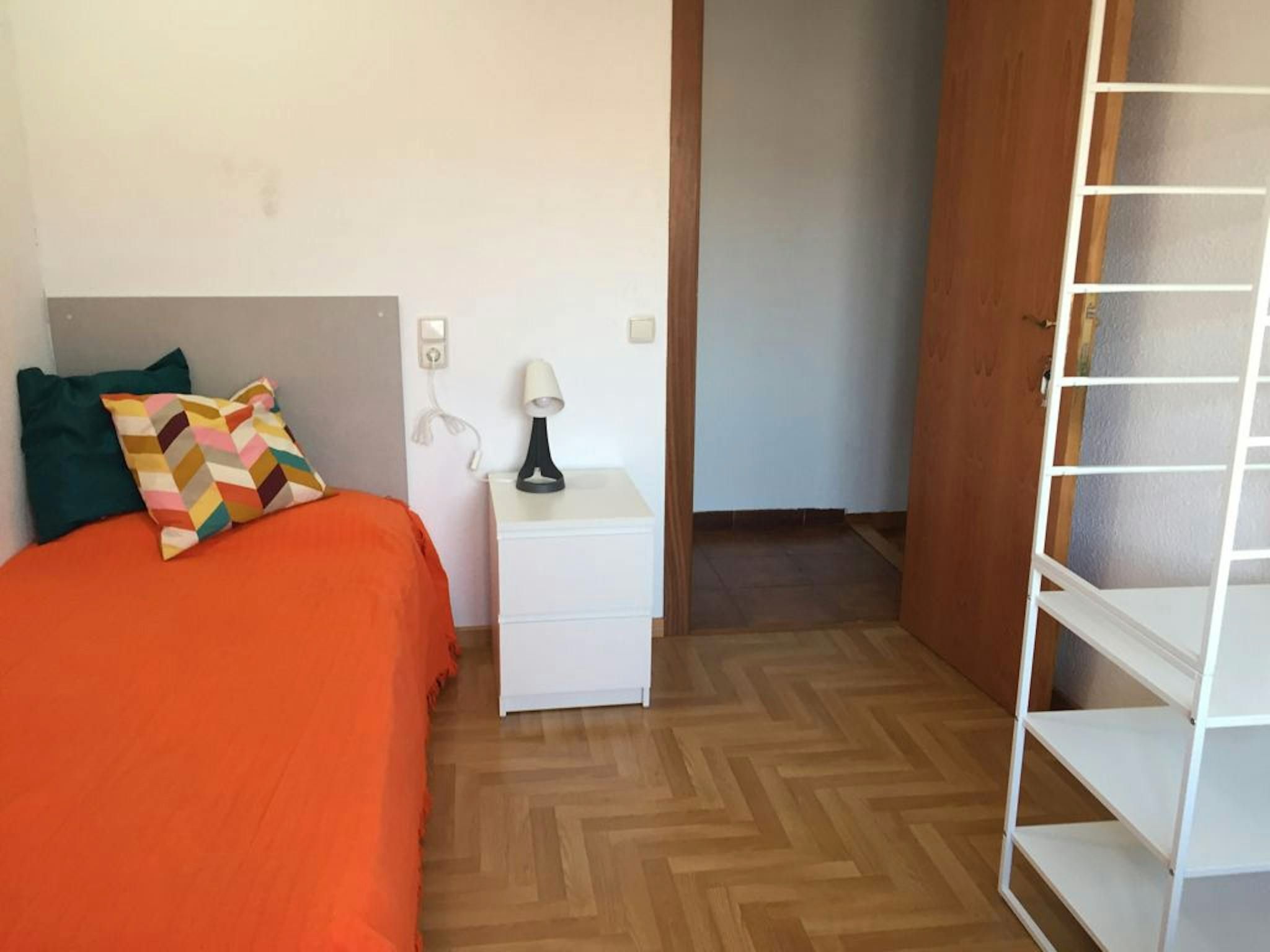 Habitación de Piso para compartir en  Valencia Capital con Calefacción, Amueblado y Lavadora