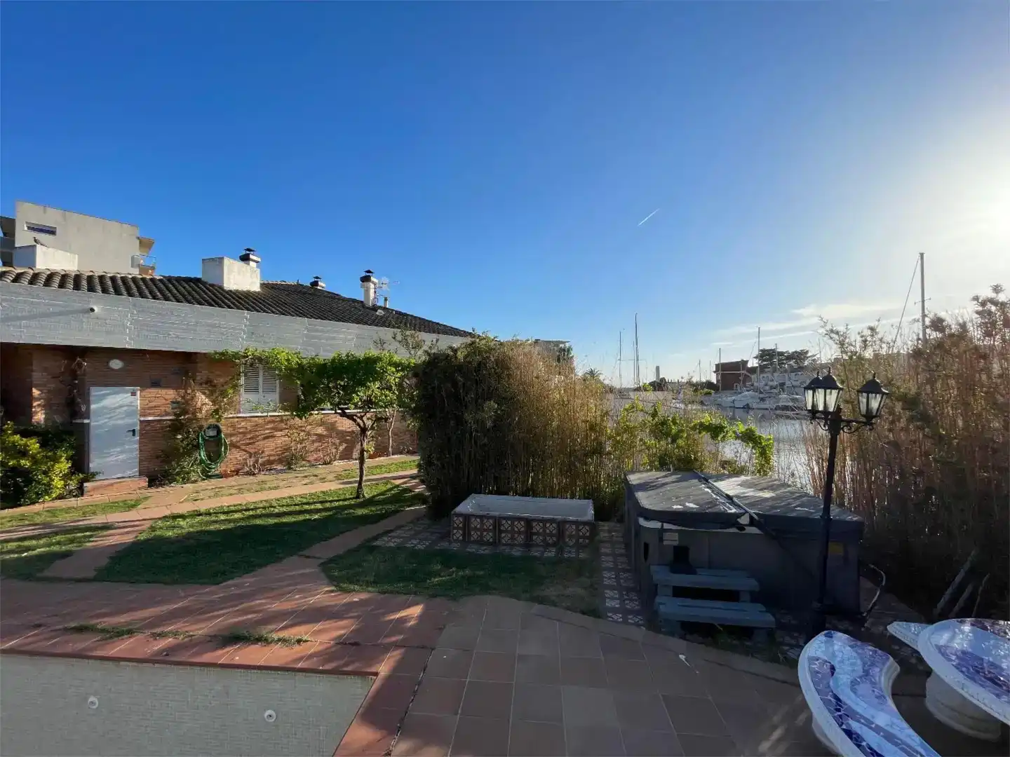 Jardí de Casa adosada en venda en Roses amb Aire condicionat, Piscina i Balcó