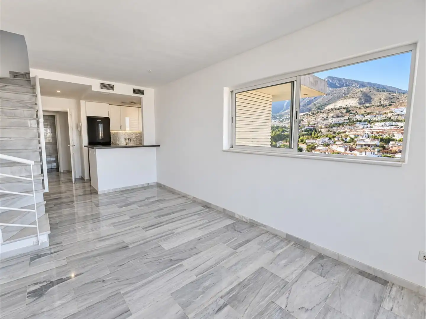 Vista exterior de Àtic en venda en Benalmádena amb Aire condicionat, Calefacció i Terrassa