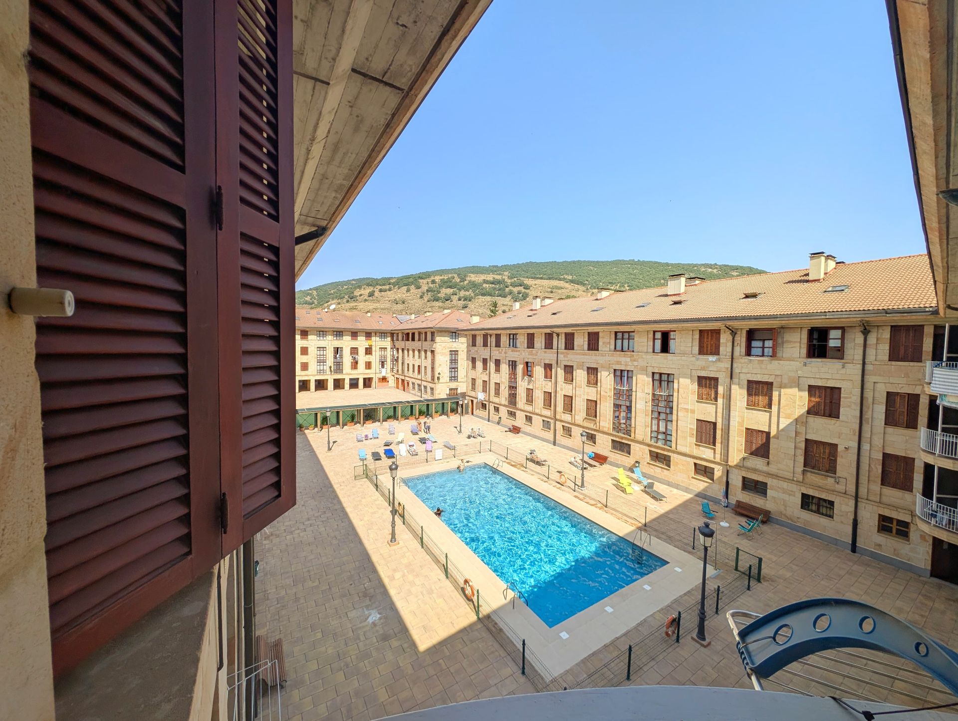Dormitori de Apartament en venda en Ezcaray amb Calefacció, Terrassa i Moblat