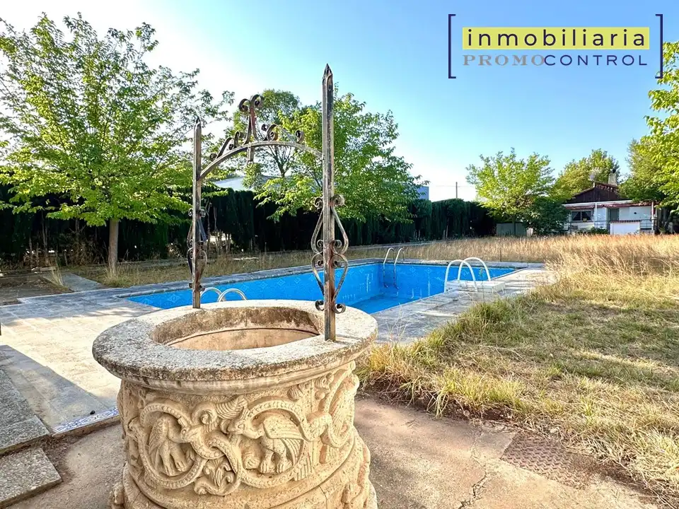 Swimming pool of Houses for sale in San Mateo de Gállego  with Air Conditioner, Heating and Private garden