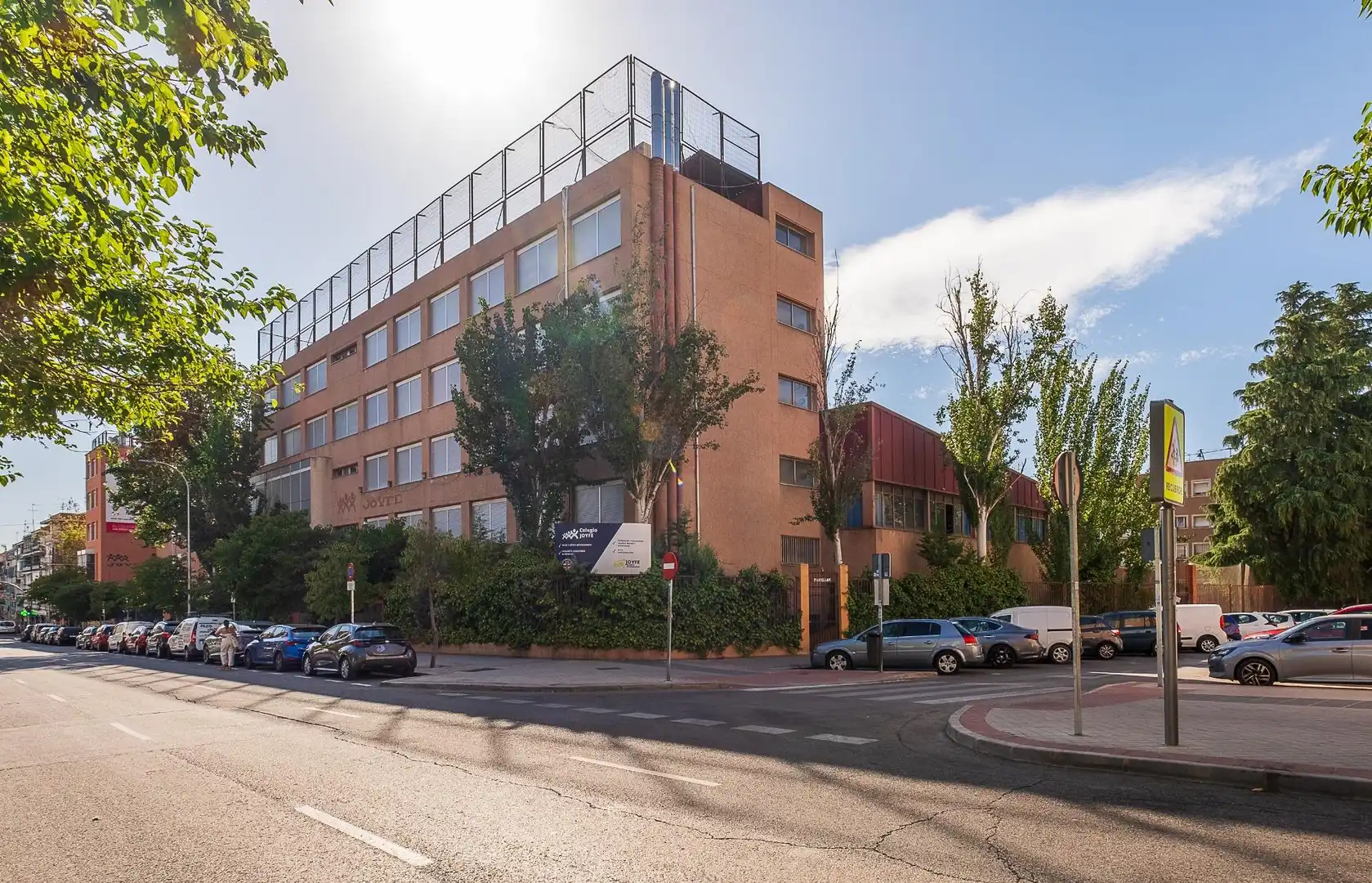 Vista exterior de Piso en venta en Madrid con Calefacción