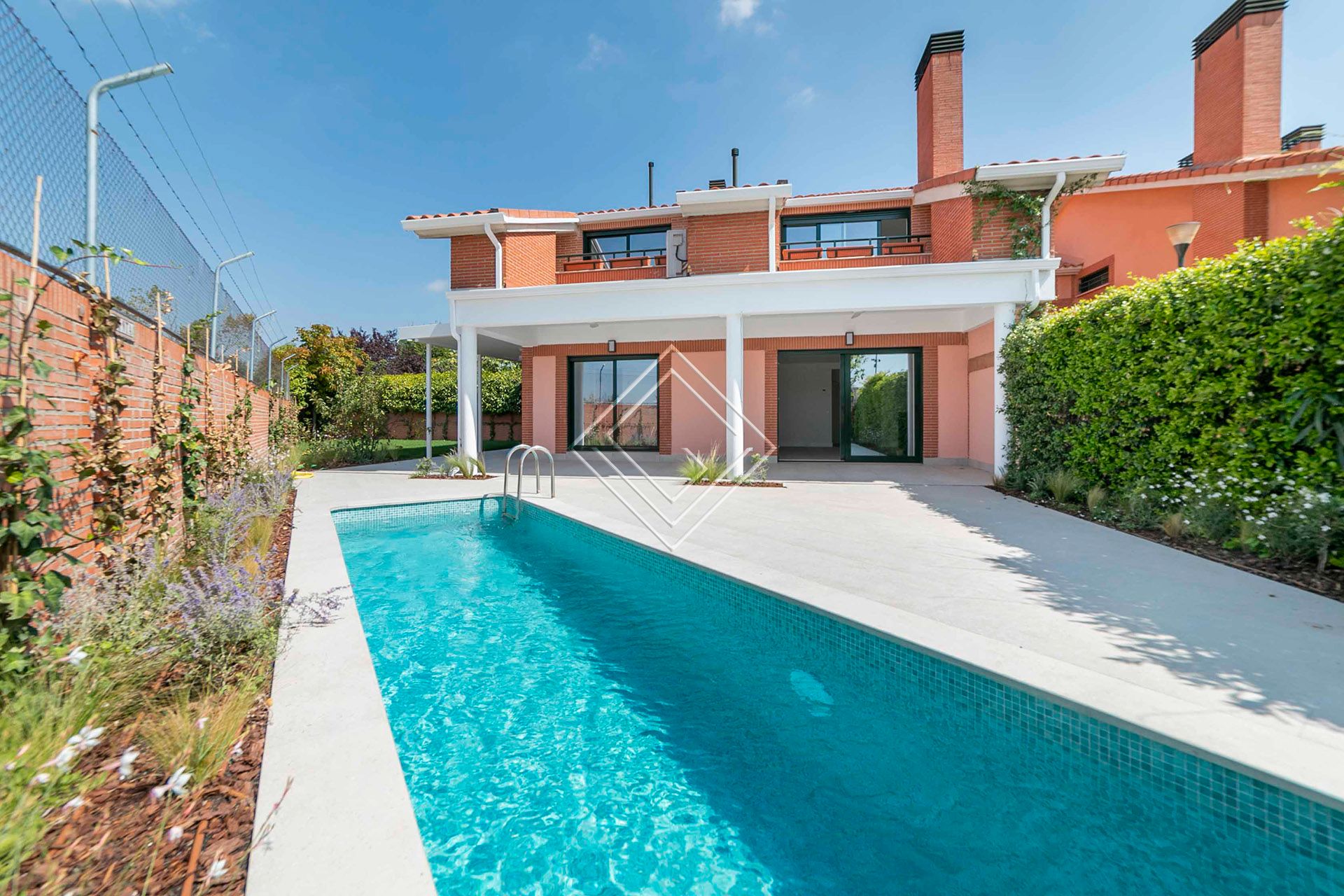 Single-family semi-detached for sale in Encinar de los Reyes, La Moraleja