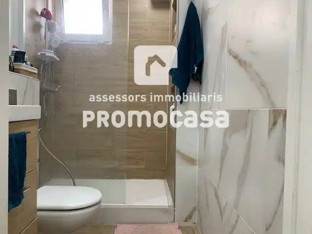 Bany de Pis en venda en Badia del Vallès amb Traster