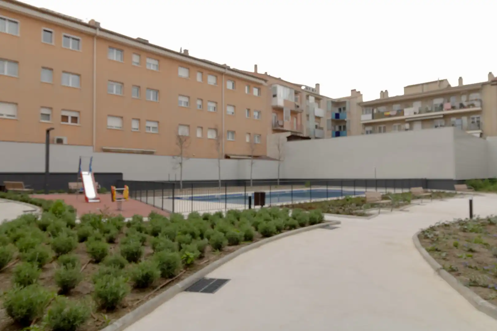 Piscina de Piso en venta en Girona con Aire acondicionado, Calefacción y Parquet