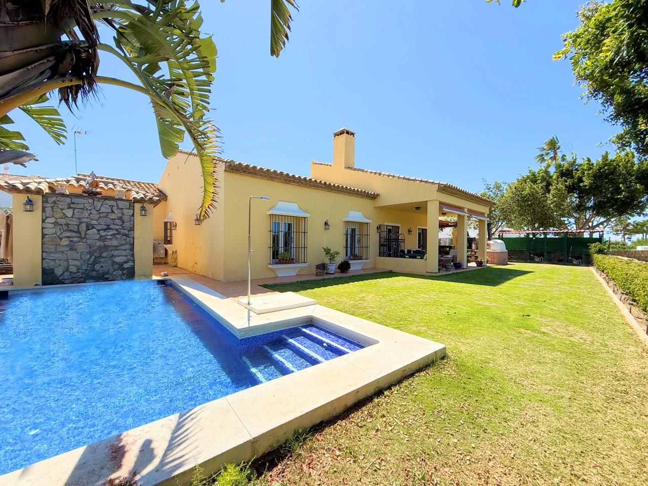 Garden of House or chalet for sale in Manilva  with Air Conditioner, Heating and Private garden