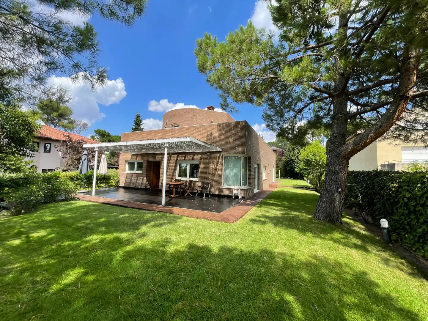 Vista exterior de Casa o chalet de alquiler en Madrid con Aire acondicionado, Calefacción y Jardín privado