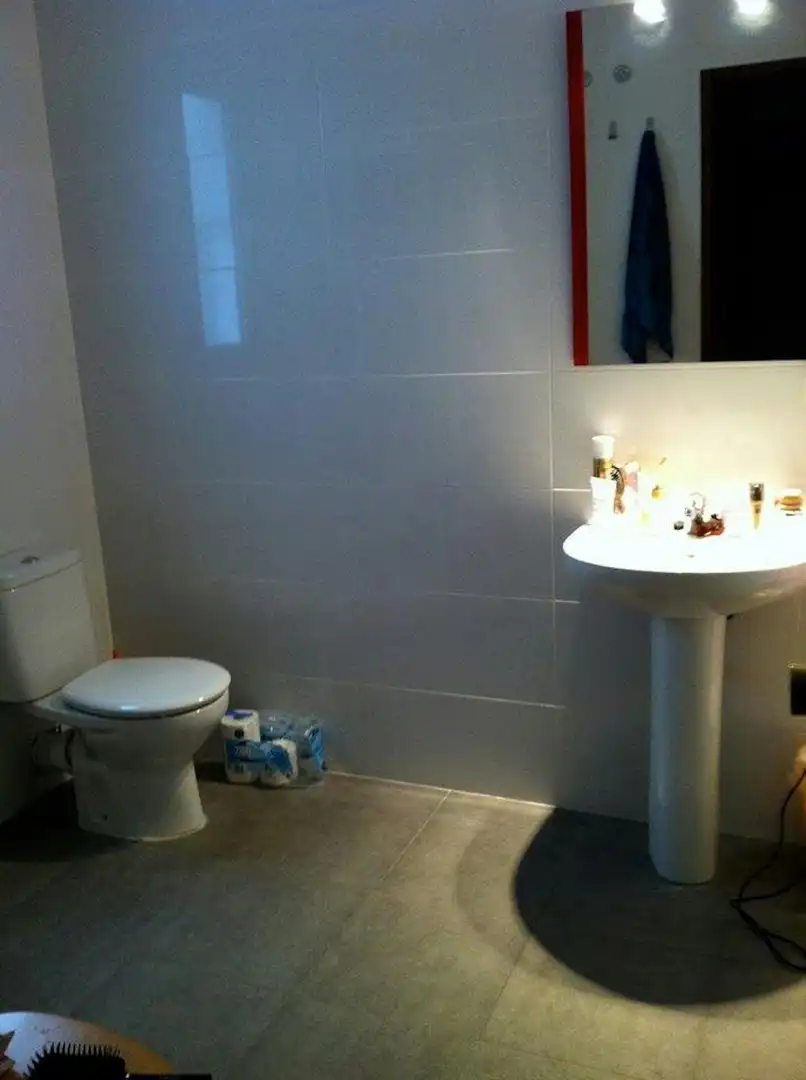 Baño de Piso para compartir en El Pla del Real