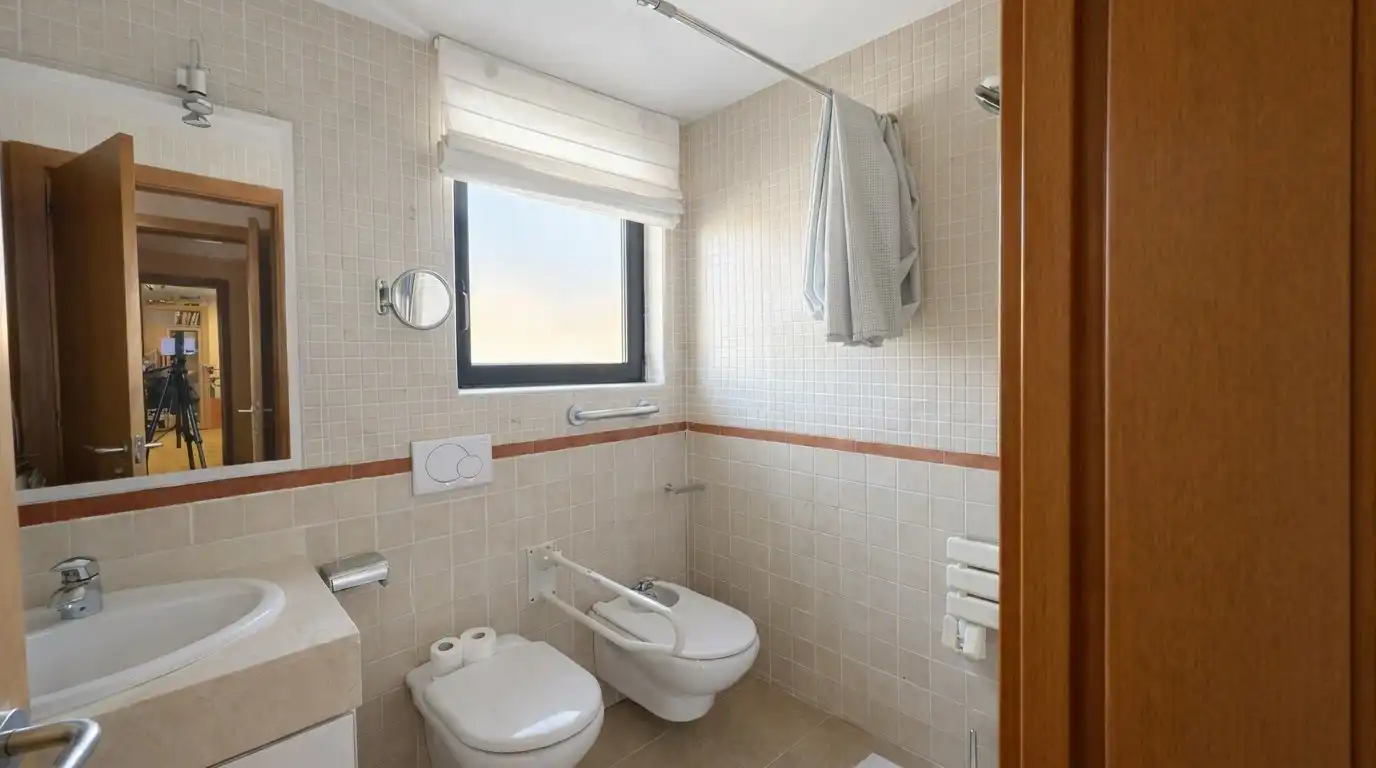 Baño de Piso en venta en Girona con Aire acondicionado, Calefacción y Balcón