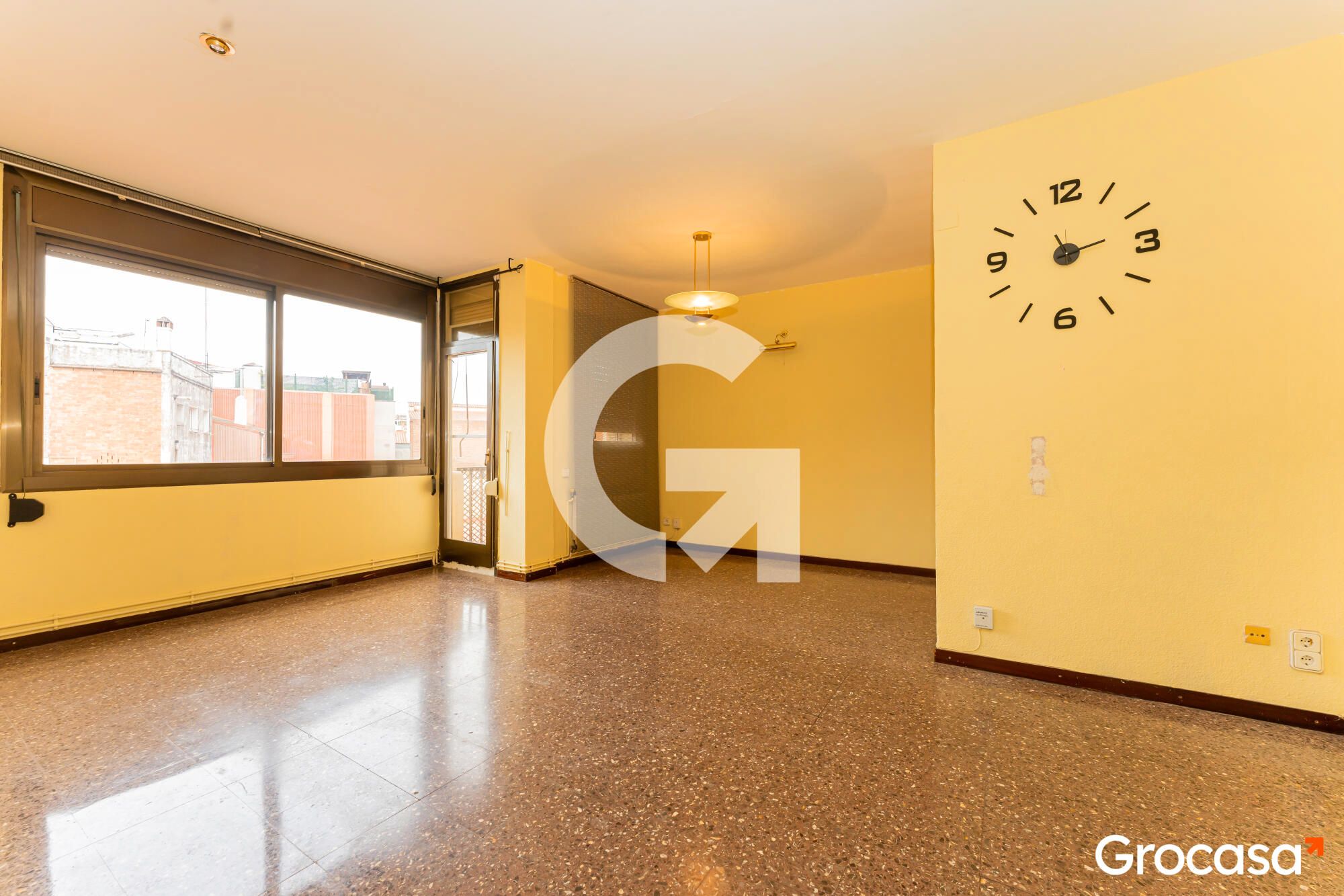 Sala d'estar de Pis en venda en Cornellà de Llobregat amb Aire condicionat, Calefacció i Forn