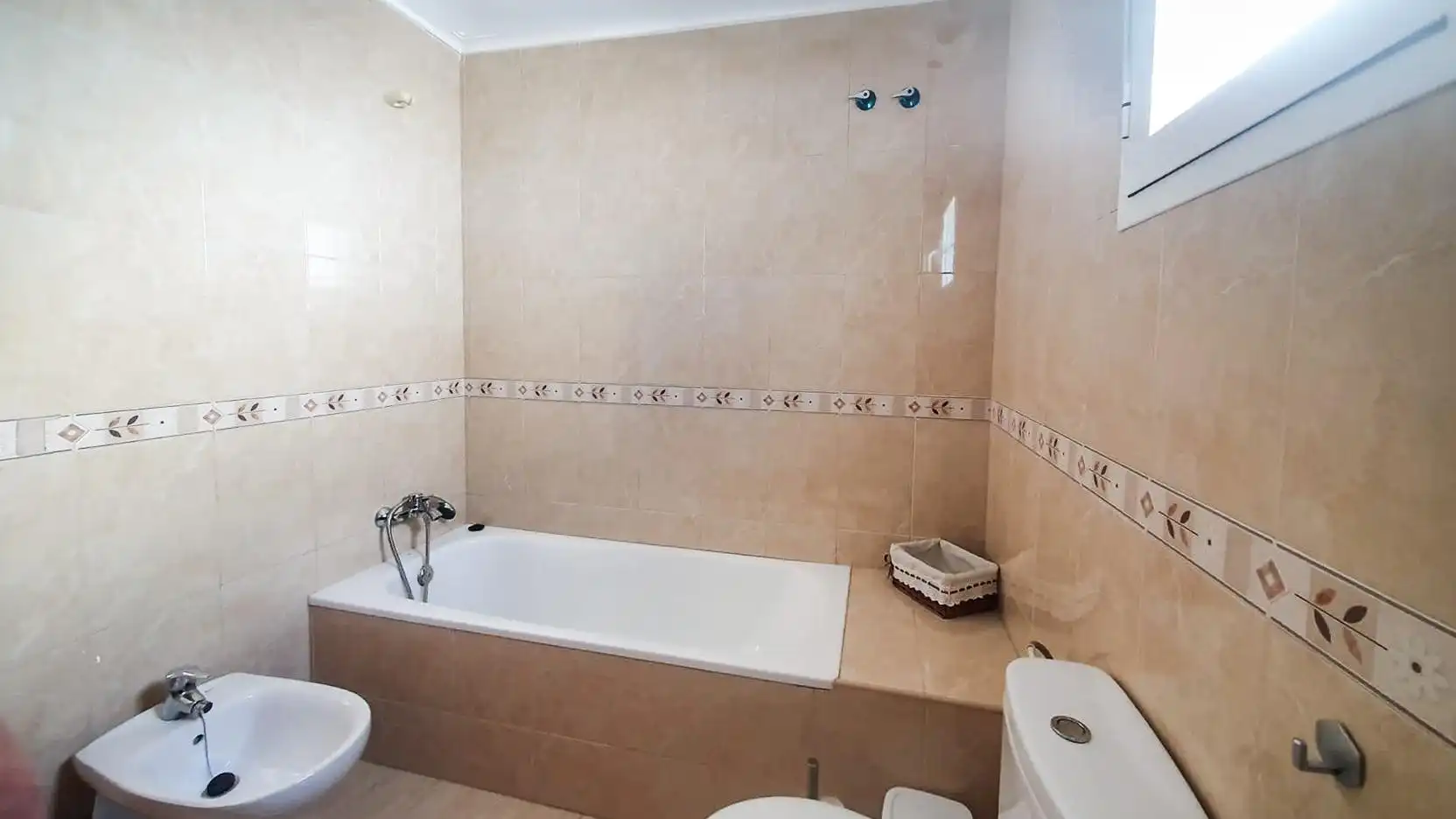 Badezimmer von Einfamilien-Reihenhaus zum Verkauf in Pulpí mit Klimaanlage und Gemeinschaftspool