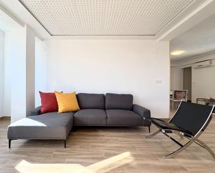 Sala d'estar de Apartament de lloguer en  Valencia Capital amb Aire condicionat i Moblat