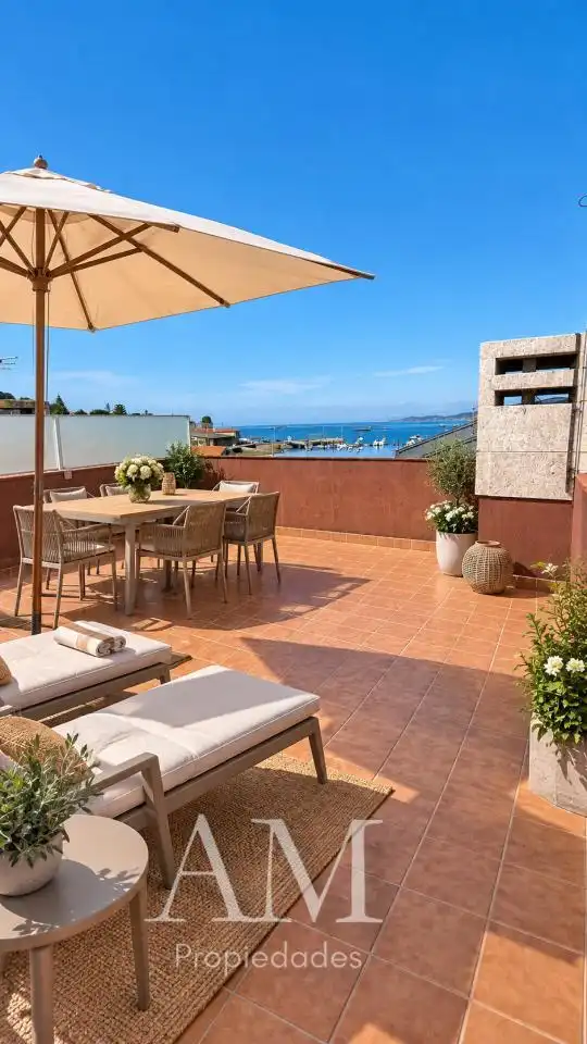 Terrassa de Casa adosada en venda en Cangas  amb Calefacció, Jardí privat i Terrassa