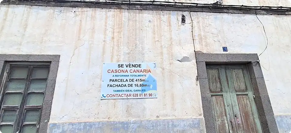 Vista exterior de Casa o xalet en venda en Arucas amb Jardí privat, Terrassa i Alarma