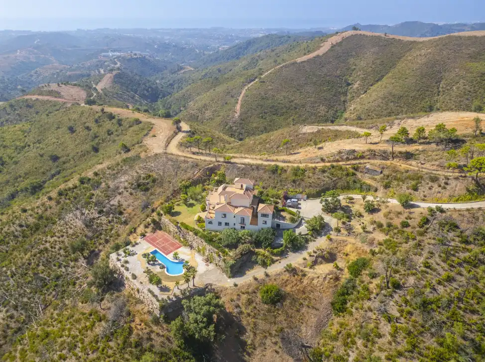 Casa con terraza en venta en Altos de Estepona