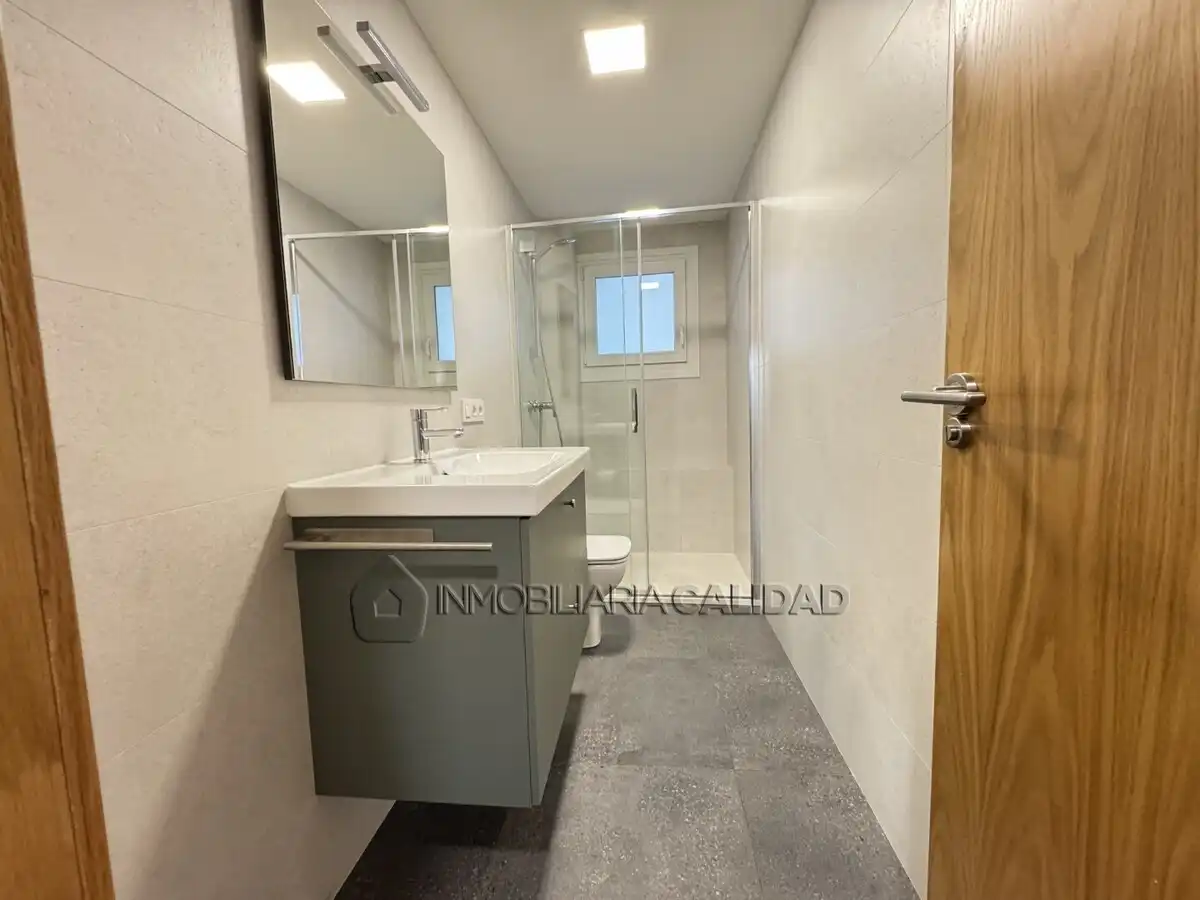 Bathroom of Flat for rent in Burgos  with Heating and Furnished