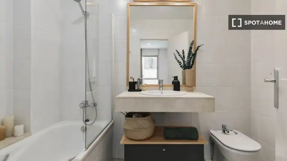 Bany de Apartament per a compartir en Barcelona amb Aire condicionat, Terrassa i Moblat