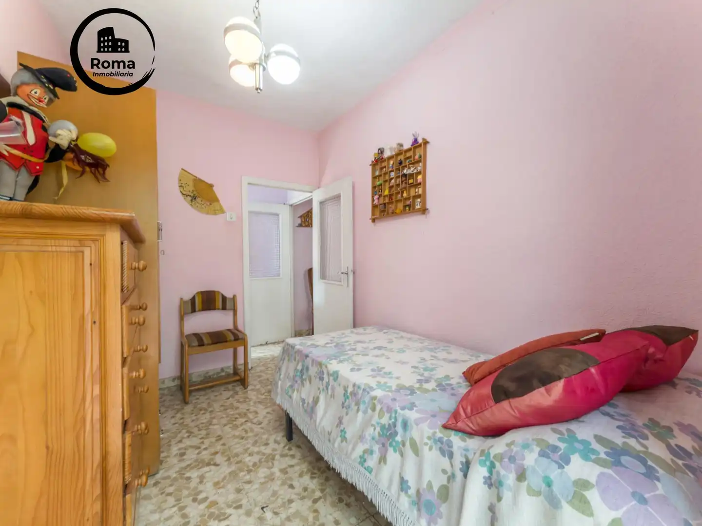 Dormitori de Casa adosada en venda en Granada amb Aire condicionat, Terrassa i Moblat