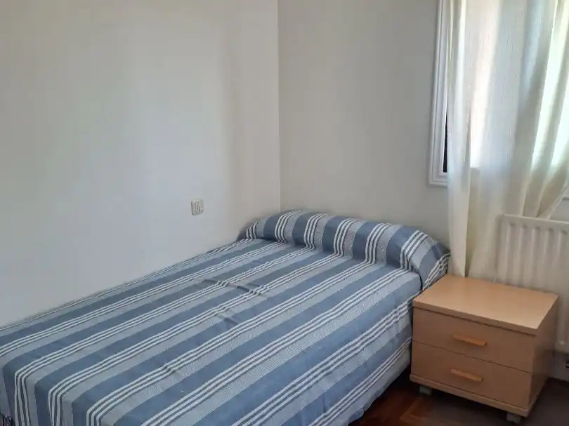 Habitación de Piso de alquiler en Vigo  con Calefacción, Trastero y Horno