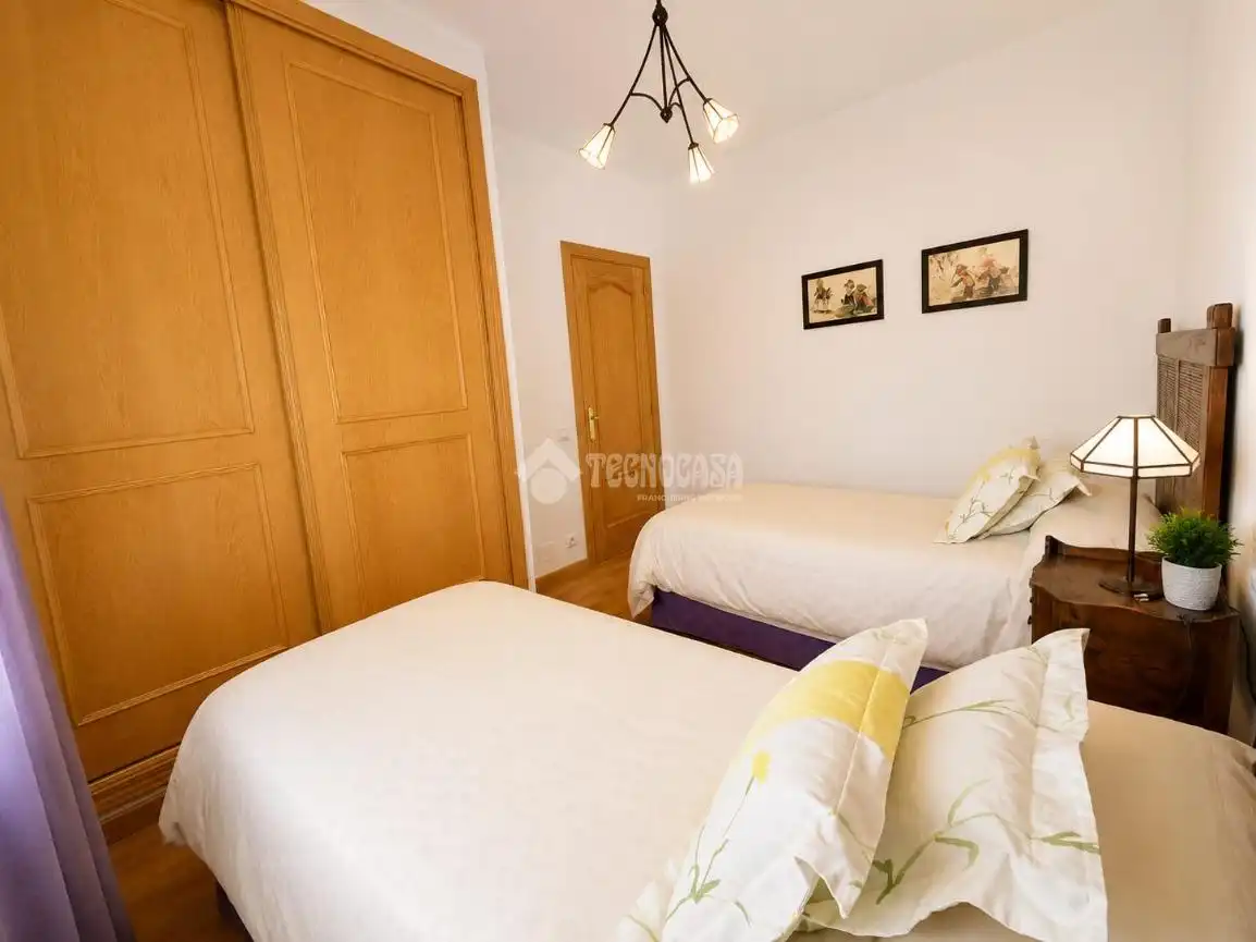 Habitación de Casa o chalet en venta en Carranque con Aire acondicionado, Parquet y Terraza