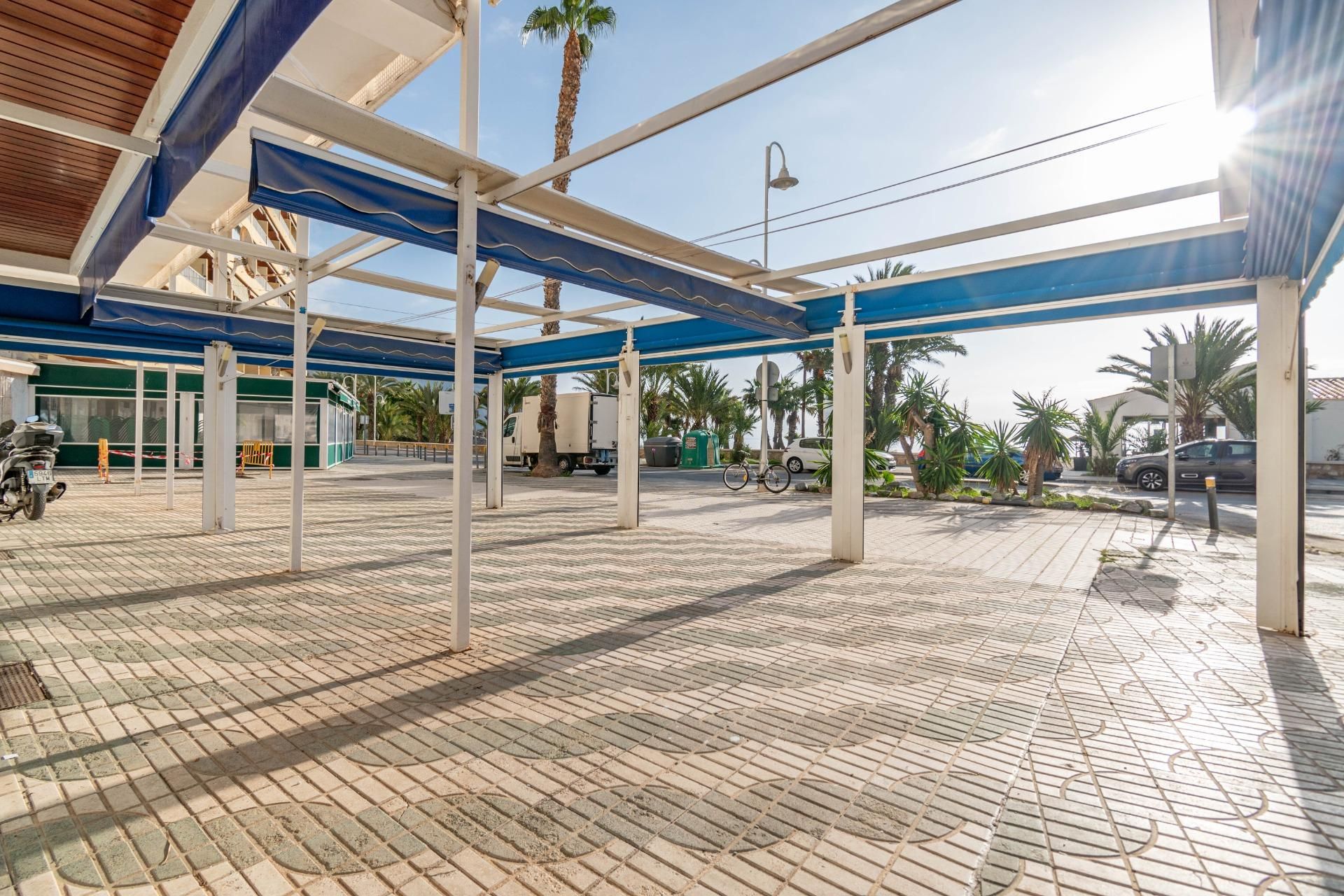 Terrassa de Local en venda en Almuñécar amb Moblat