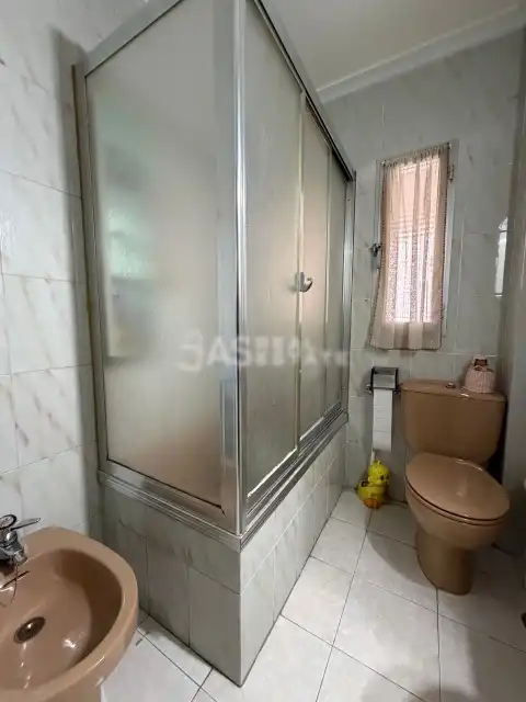 Badezimmer von Wohnung zum Verkauf in Madrid mit Terrasse und Möbliert