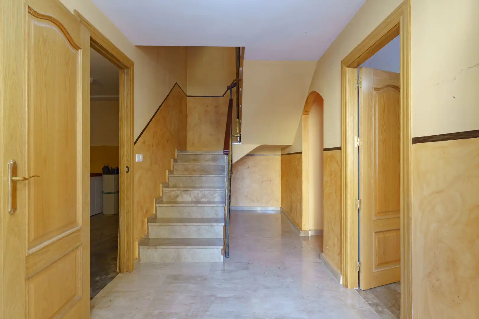 Einfamilien-Reihenhaus zum Verkauf in Ogíjares mit Klimaanlage, Heizung und Terrasse