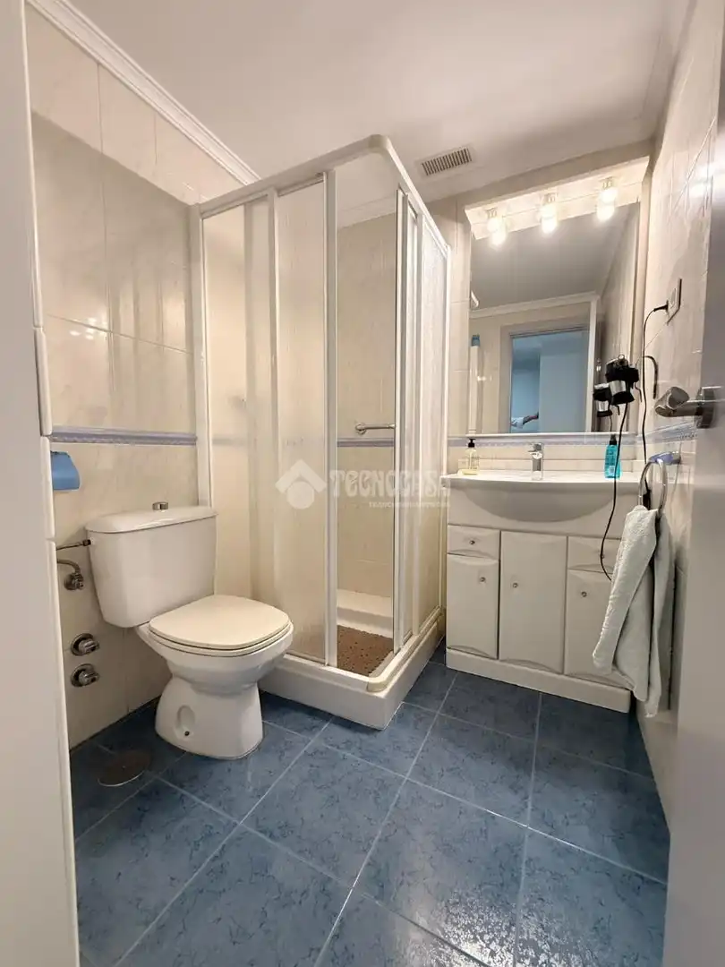 Badezimmer von Einfamilien-Reihenhaus zum Verkauf in Alcalá de Guadaira mit Klimaanlage und Terrasse