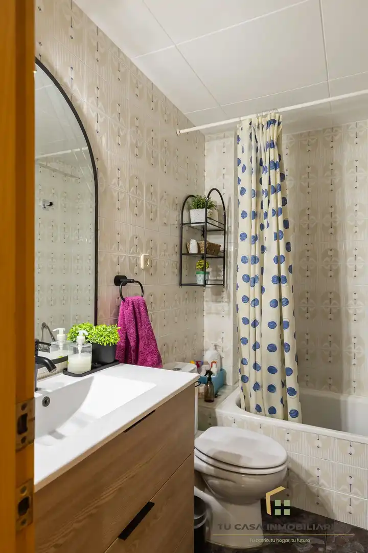 Bathroom of Flat for sale in Badalona  with Air Conditioner, Heating and Terrace
