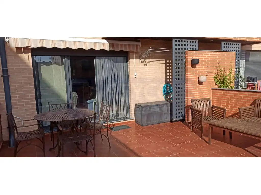 Terraza de Casa adosada en venta en Miranda de Ebro con Jardín privado y Piscina