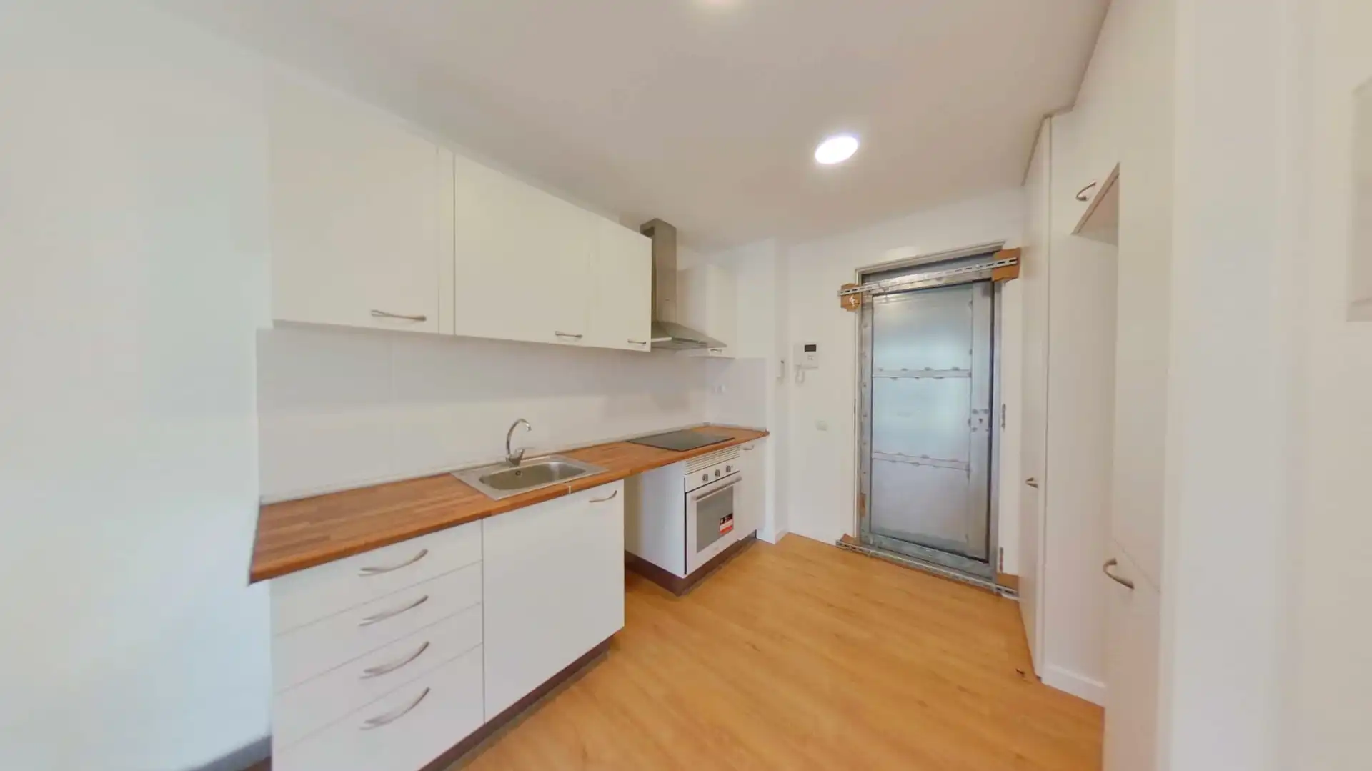 Kitchen of Study for sale in Terrassa  with Parquet flooring