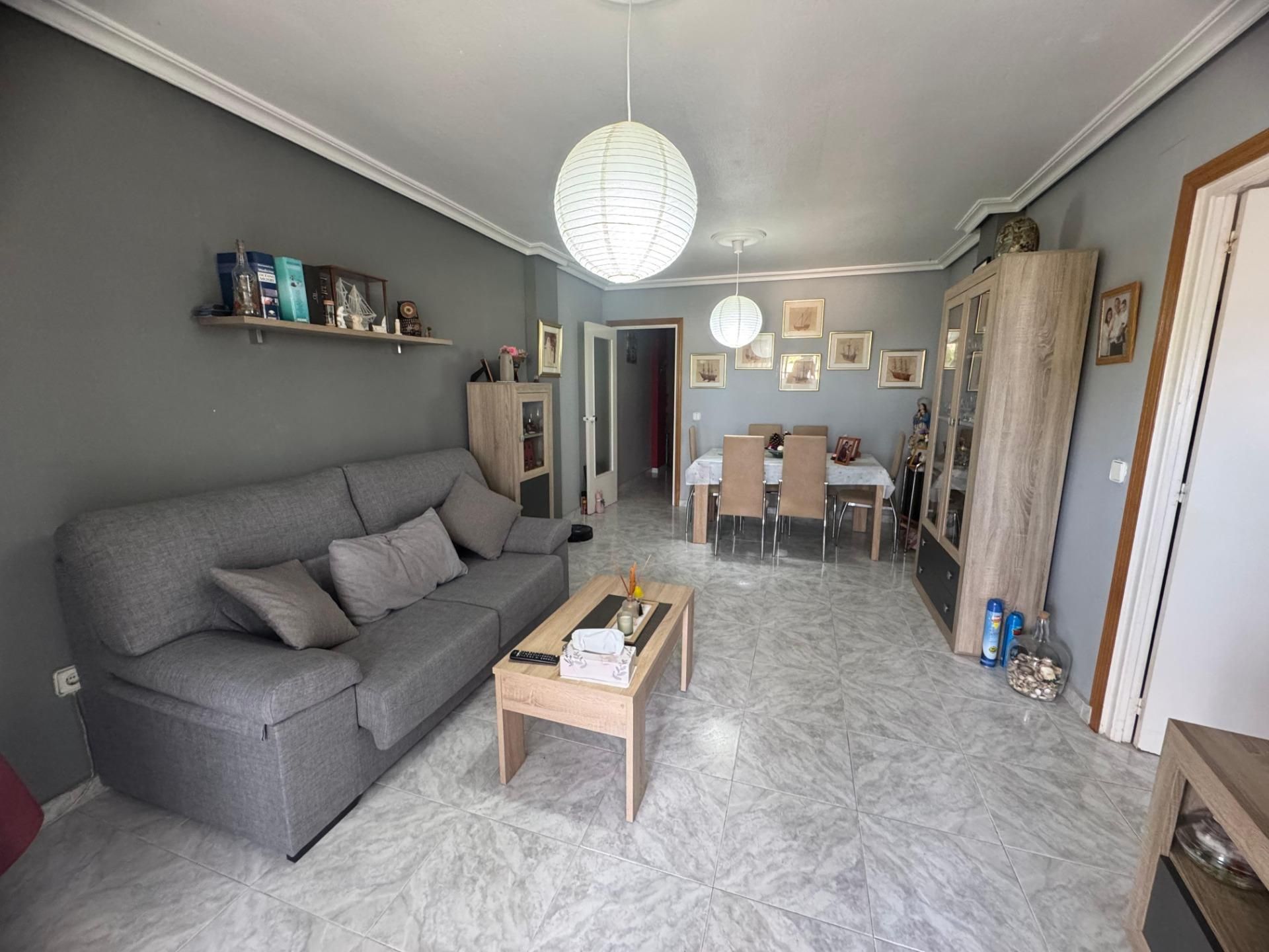 Sala d'estar de Apartament en venda en Torrevieja amb Aire condicionat i Traster