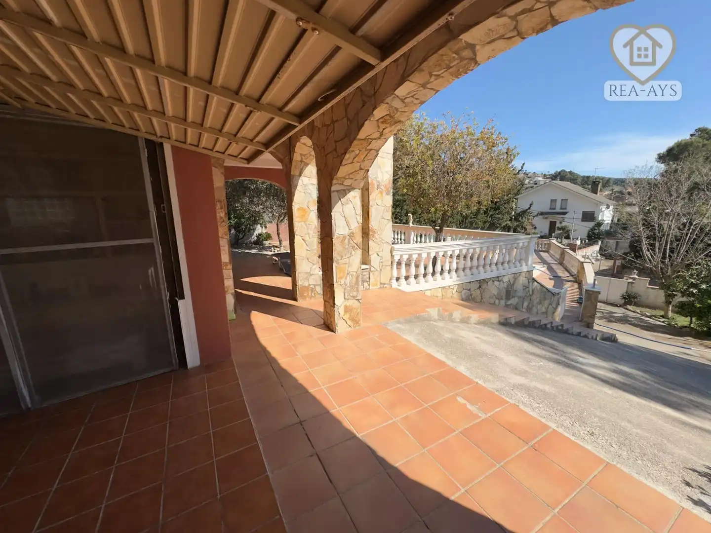 Vista exterior de Casa o xalet en venda en Vallirana amb Calefacció, Jardí privat i Terrassa
