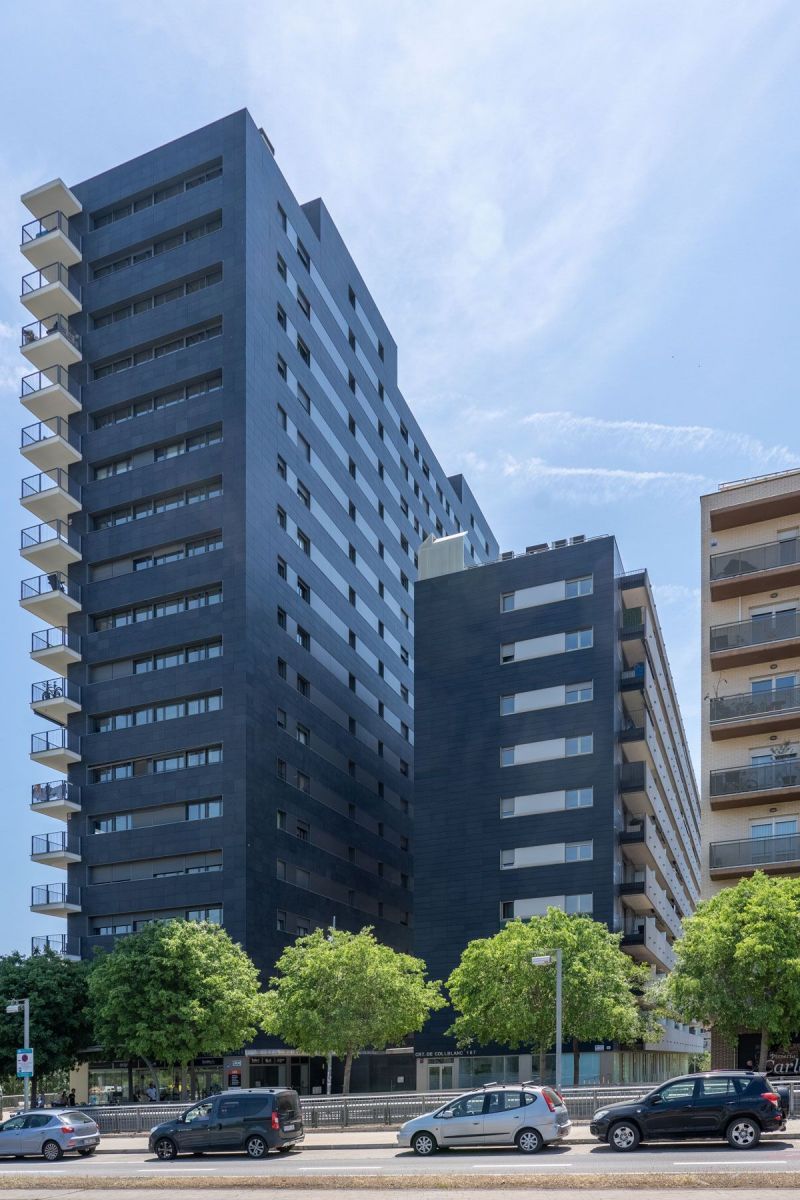 Exterior view of Flat for sale in L'Hospitalet de Llobregat  with Air Conditioner, Parquet flooring and Terrace