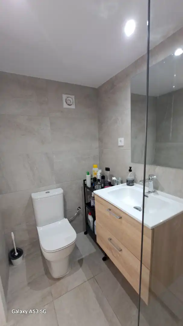 Baño de Estudio de alquiler en Mijas con Aire acondicionado, Calefacción y Terraza