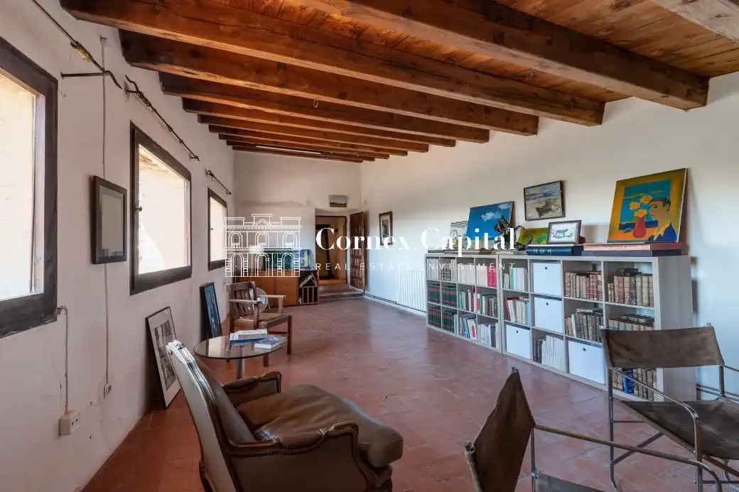 Sala de estar de Finca rústica de alquiler en Rupià con Aire acondicionado, Calefacción y Jardín privado