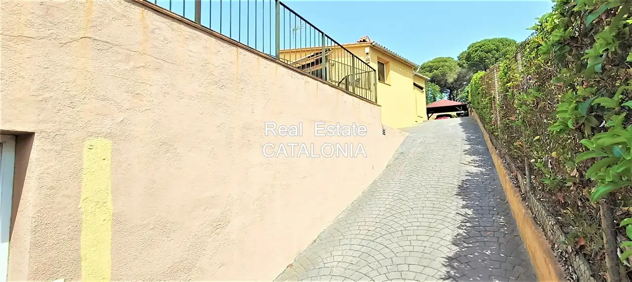 Vista exterior de Casa o xalet en venda en Lloret de Mar amb Aire condicionat, Calefacció i Jardí privat