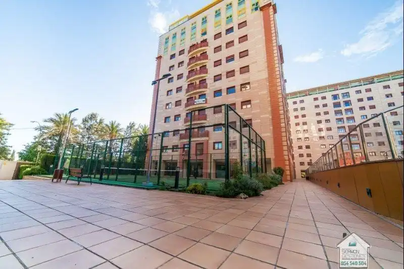 Exterior view of Flat for rent in Sevilla  with Air Conditioner, Storage room and Community pool